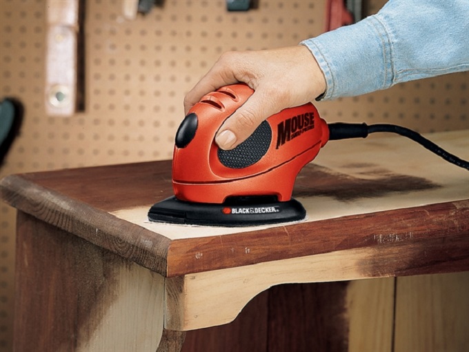 How to use an electric sander?